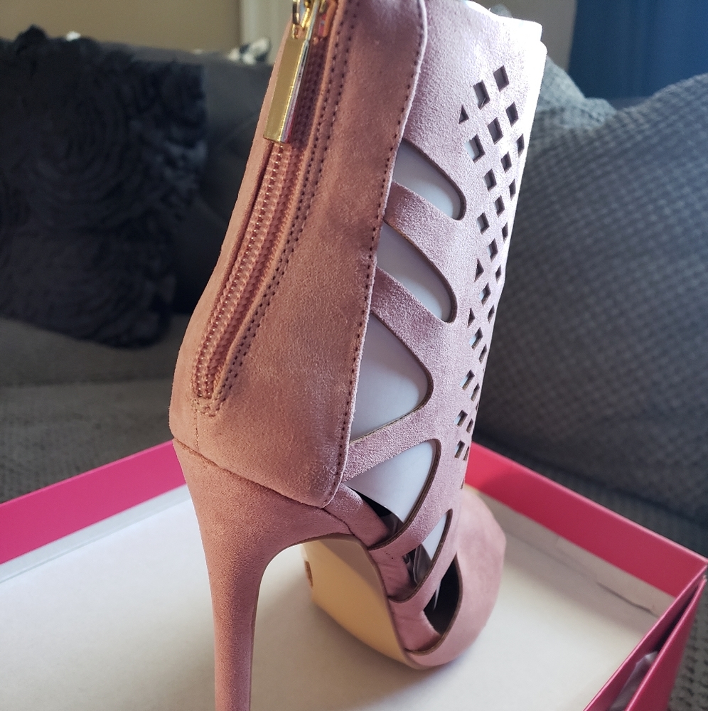 NWT Cutout Booties - Picture 5 of 5